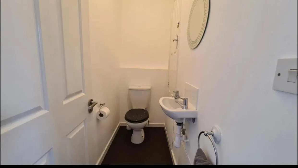 Beach Escape 4 Bedroom House, Sleeps 11, 2 Free Parking, Garden, Wifi, Smart Tv, Newly Decorated Bournemouth Verenigd Koninkrijk